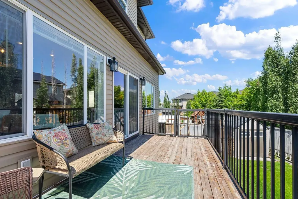 438 Luxstone Green SW Airdrie AB T4B 0A5