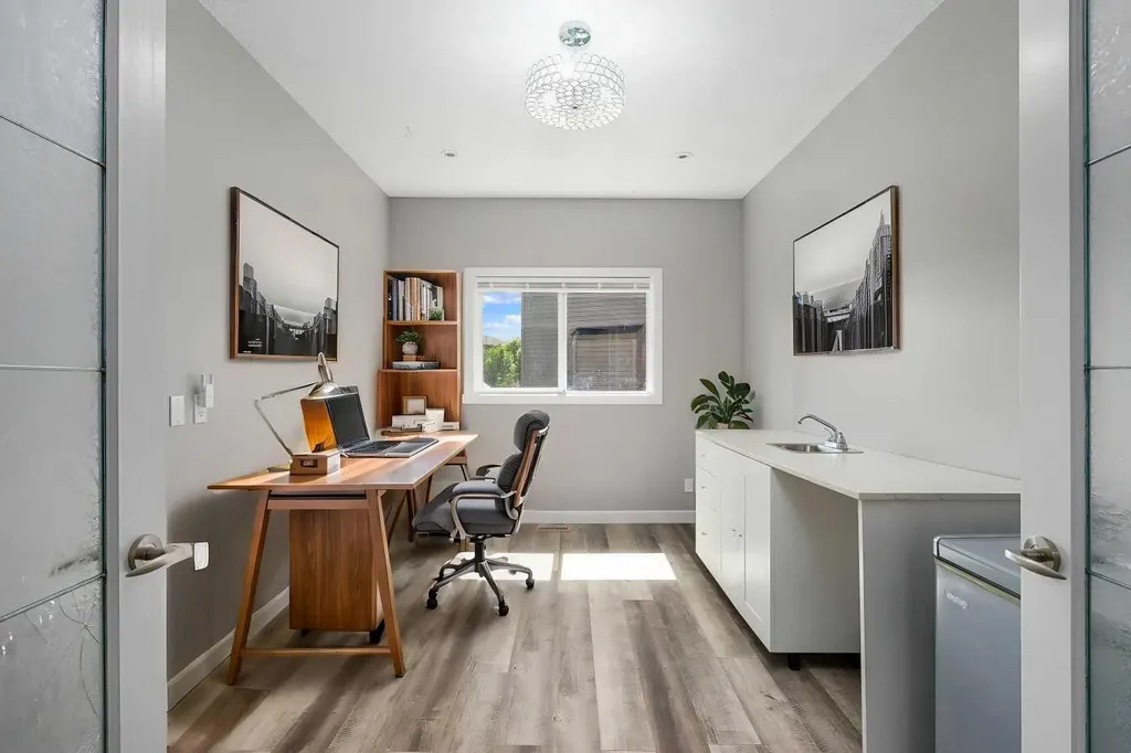 438 Luxstone Green SW Airdrie AB T4B 0A5