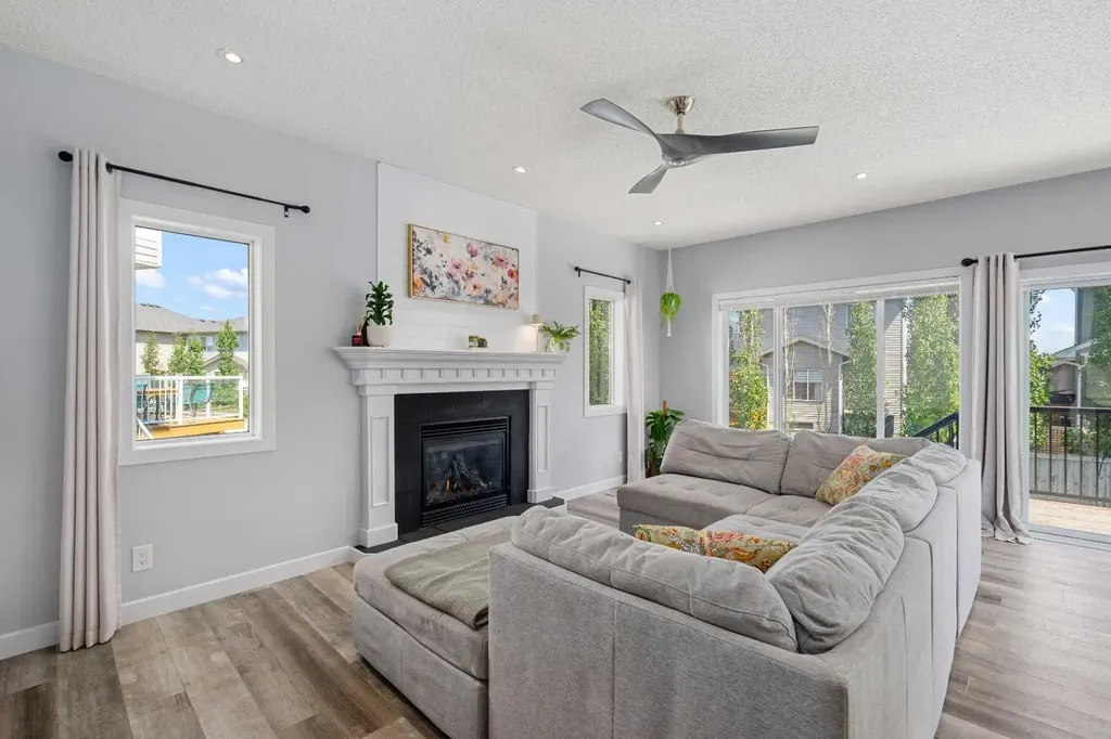 438 Luxstone Green SW Airdrie AB T4B 0A5