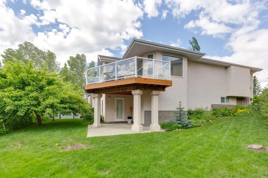 614 Sierra Madre Court SW Calgary AB T3H 3M5