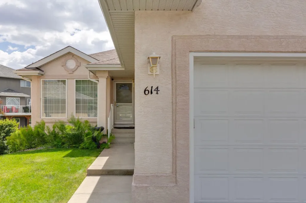 614 Sierra Madre Court SW Calgary AB T3H 3M5