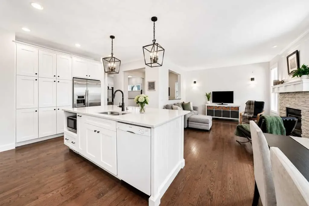 275 Aspen Hills Close SW Calgary AB T3H 0C8