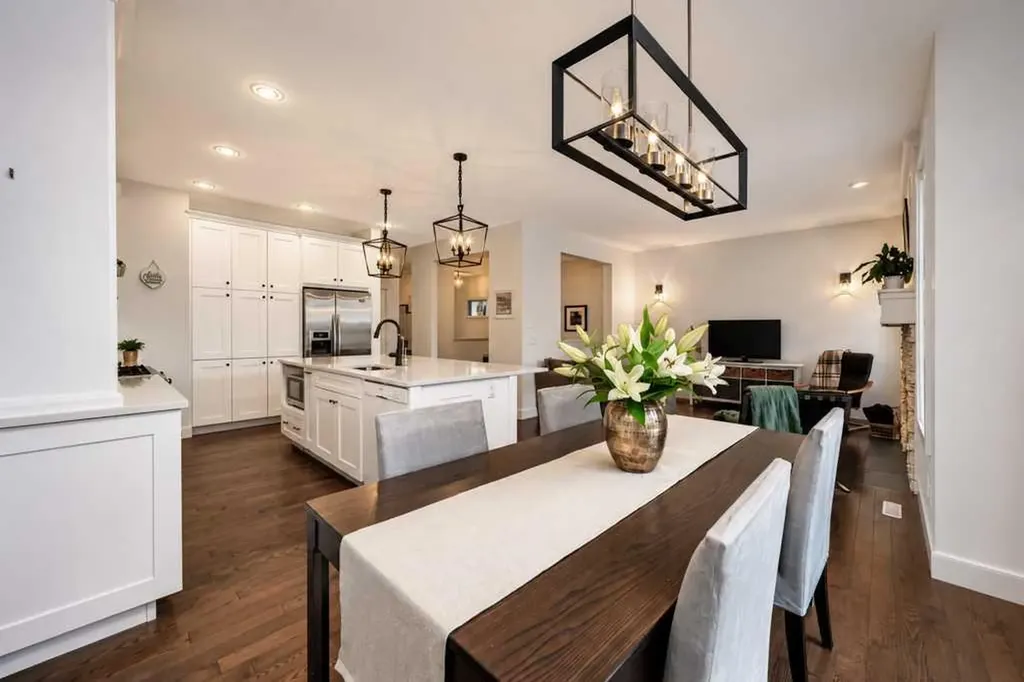 275 Aspen Hills Close SW Calgary AB T3H 0C8