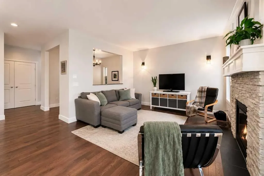 275 Aspen Hills Close SW Calgary AB T3H 0C8