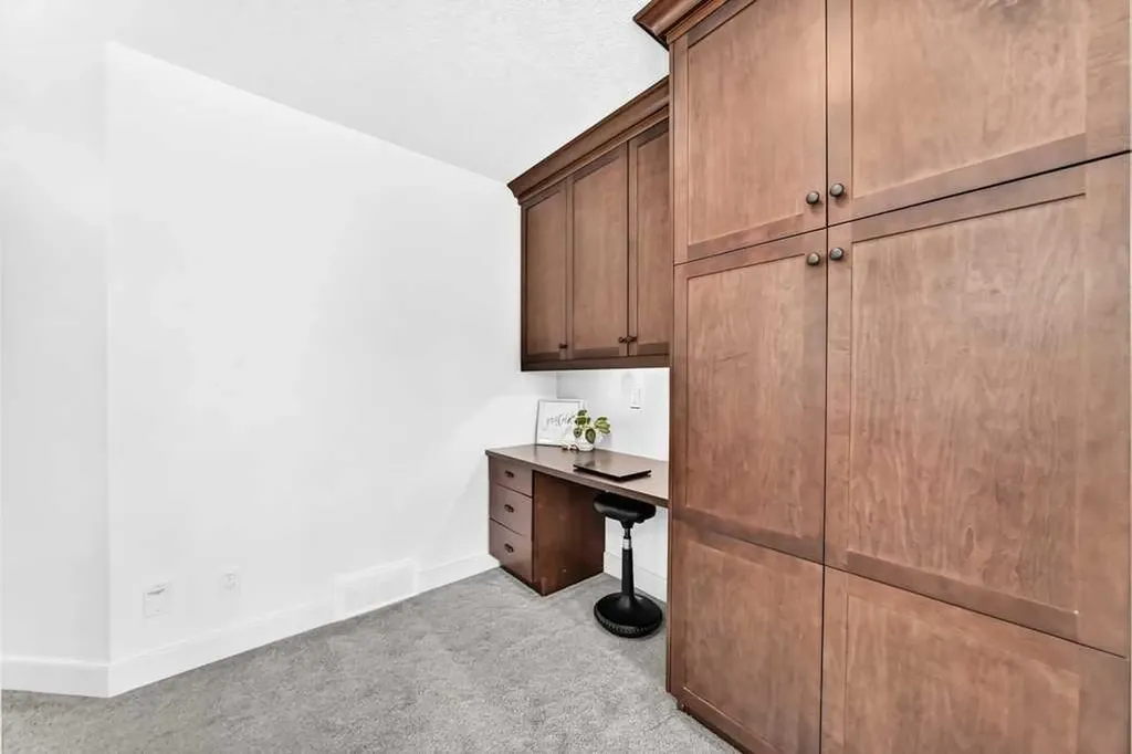 275 Aspen Hills Close SW Calgary AB T3H 0C8