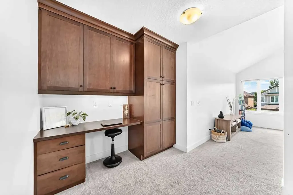 275 Aspen Hills Close SW Calgary AB T3H 0C8