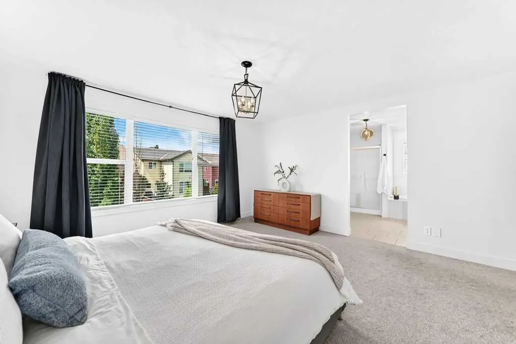 275 Aspen Hills Close SW Calgary AB T3H 0C8