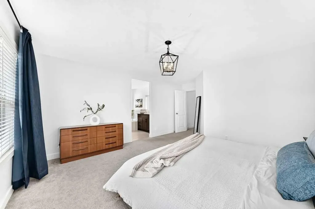 275 Aspen Hills Close SW Calgary AB T3H 0C8