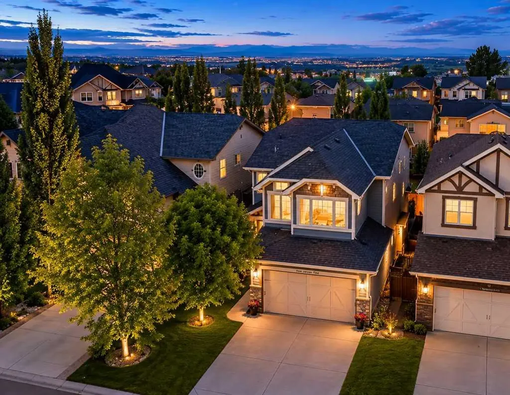275 Aspen Hills Close SW Calgary AB T3H 0C8