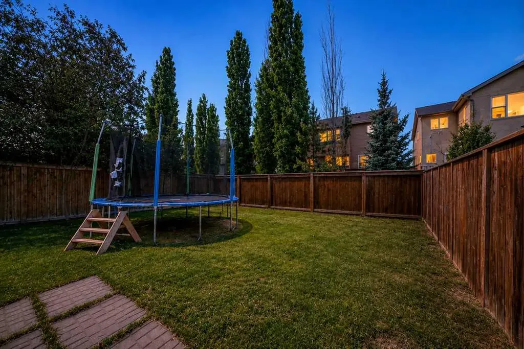 275 Aspen Hills Close SW Calgary AB T3H 0C8