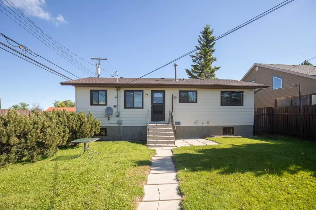 4833 49 Street Olds AB T4H 1E3