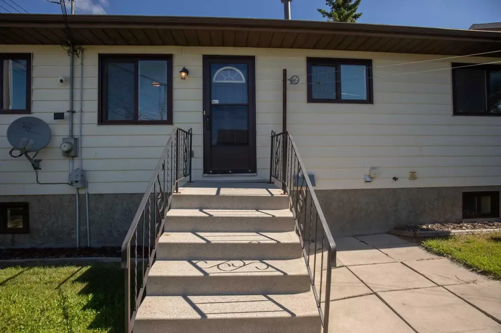 4833 49 Street Olds AB T4H 1E3