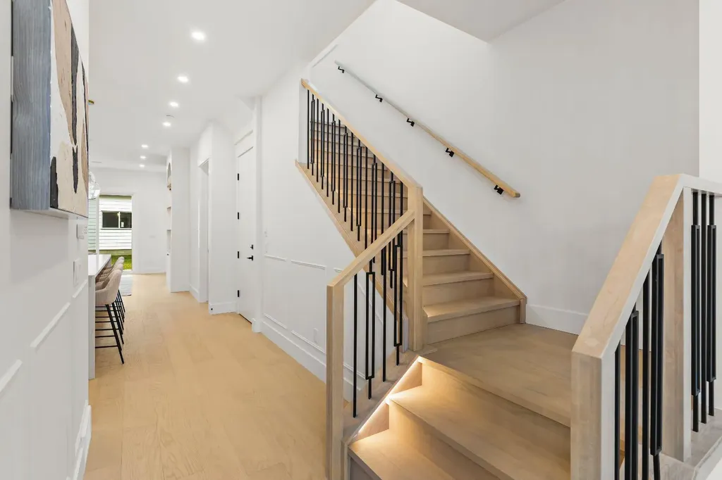 2823 30 Street SW Calgary AB T3E 2M4