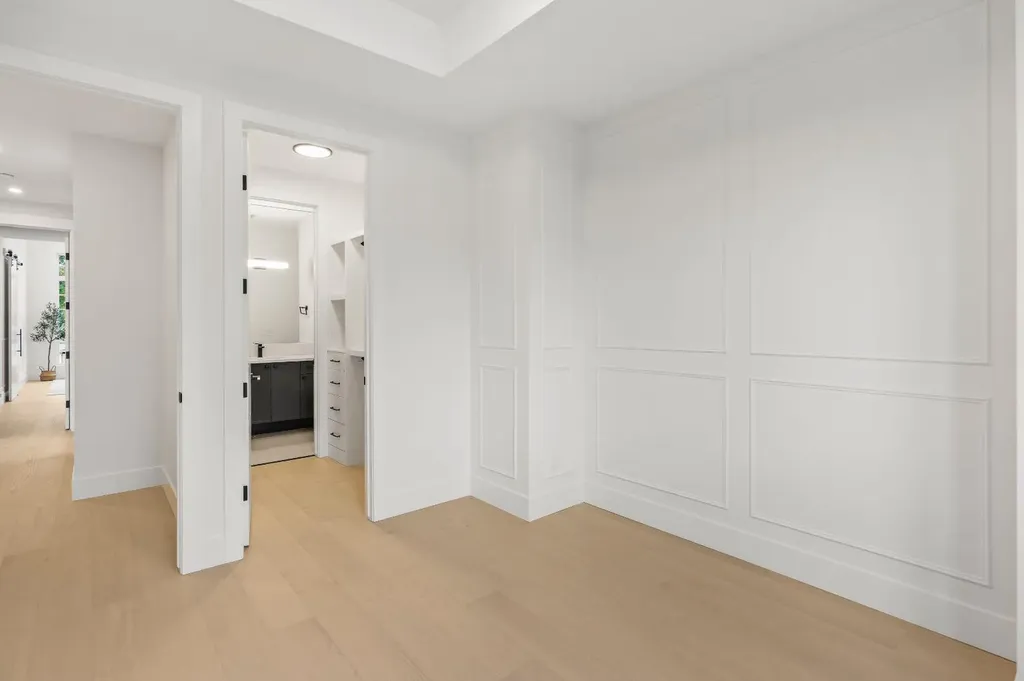 2823 30 Street SW Calgary AB T3E 2M4