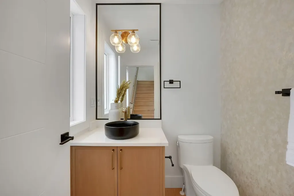 2823 30 Street SW Calgary AB T3E 2M4