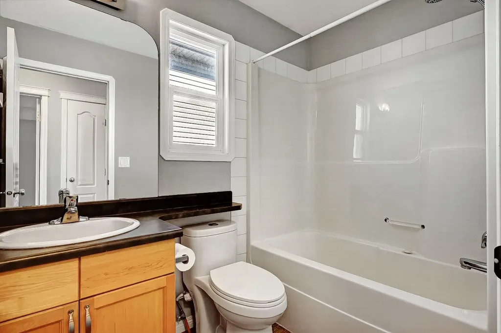 9021 95 Avenue Grande Prairie AB T8X1V3