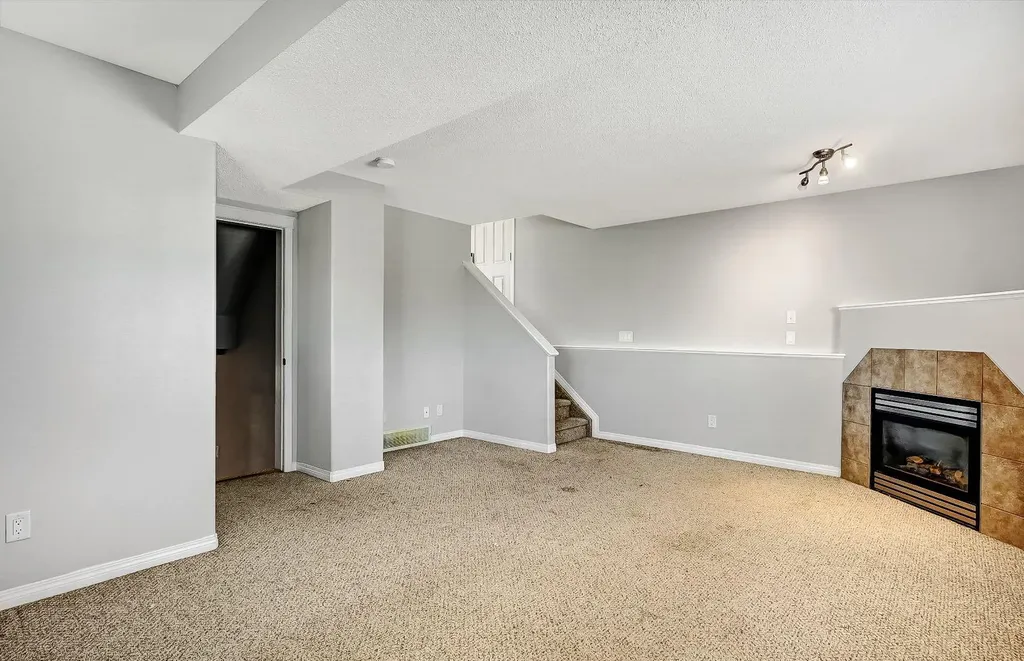 9021 95 Avenue Grande Prairie AB T8X1V3