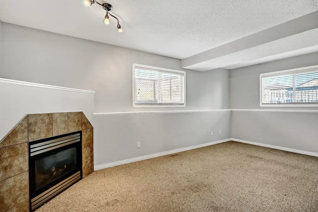 9021 95 Avenue Grande Prairie AB T8X1V3