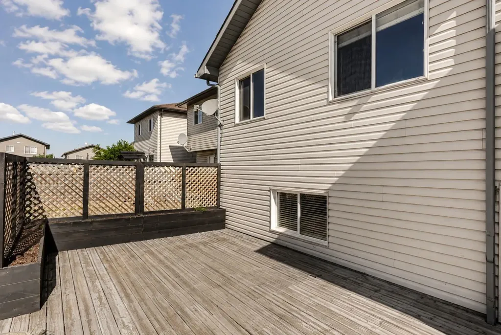 9021 95 Avenue Grande Prairie AB T8X1V3