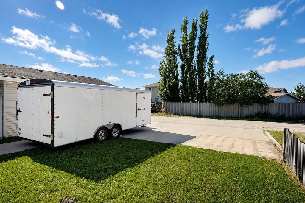 9021 95 Avenue Grande Prairie AB T8X1V3