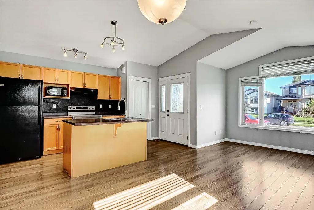 9021 95 Avenue Grande Prairie AB T8X1V3