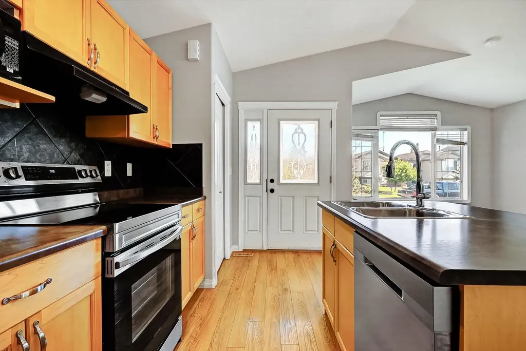 9021 95 Avenue Grande Prairie AB T8X1V3