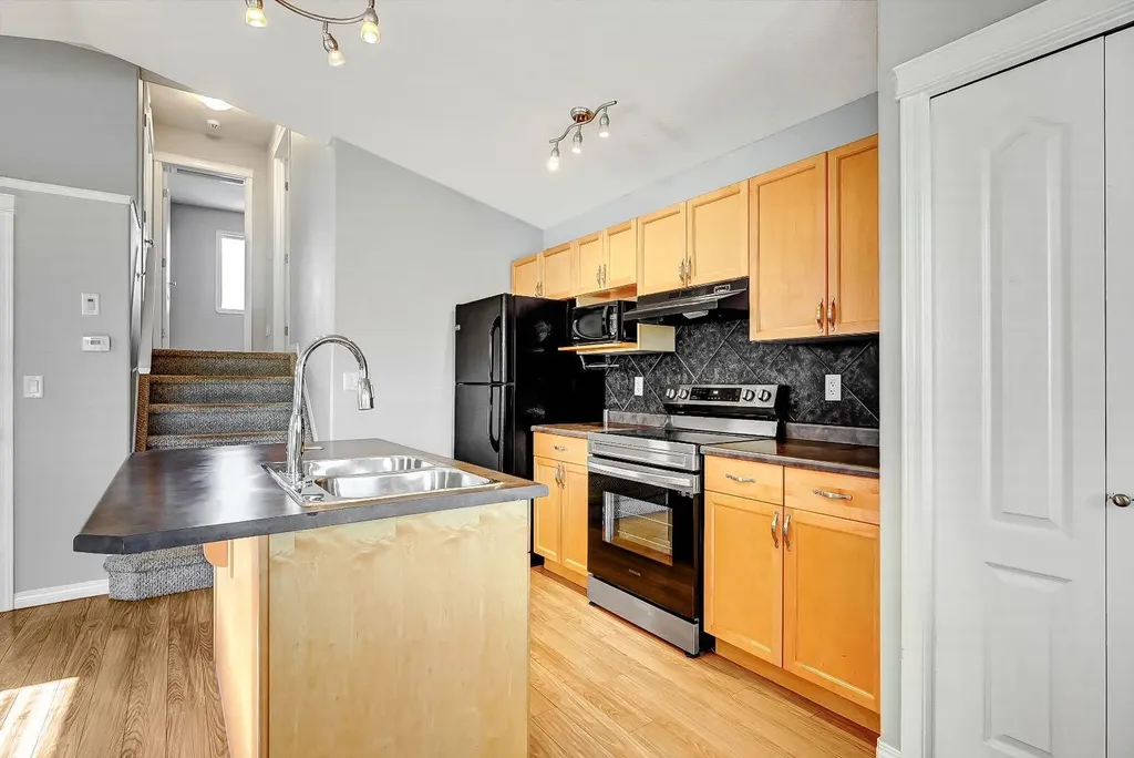 9021 95 Avenue Grande Prairie AB T8X1V3
