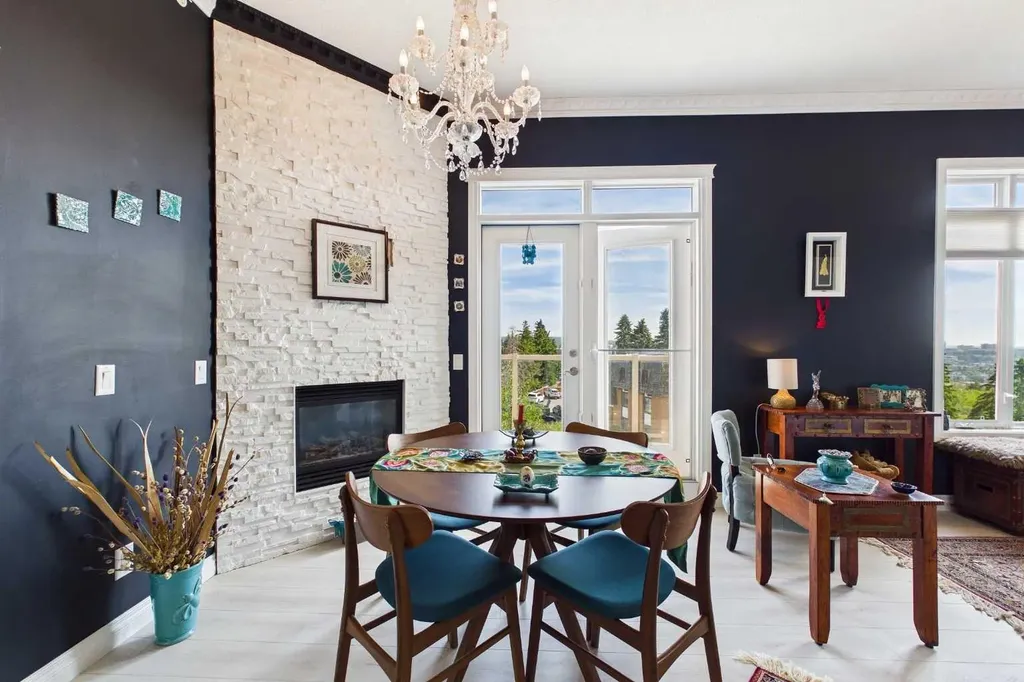 2 Hemlock Crescent SW Calgary AB T3C 2Z1