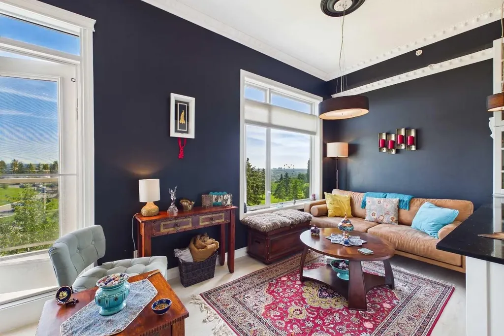 2 Hemlock Crescent SW Calgary AB T3C 2Z1
