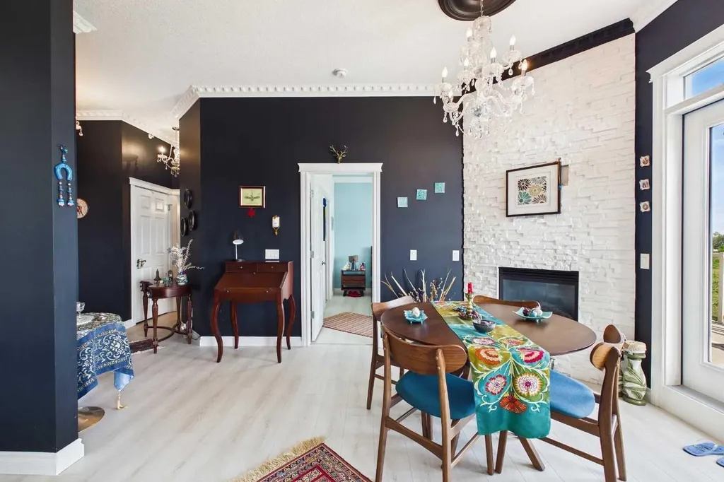 2 Hemlock Crescent SW Calgary AB T3C 2Z1
