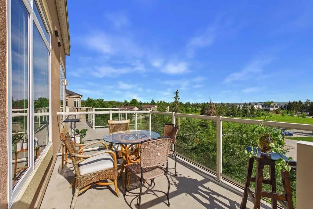2 Hemlock Crescent SW Calgary AB T3C 2Z1
