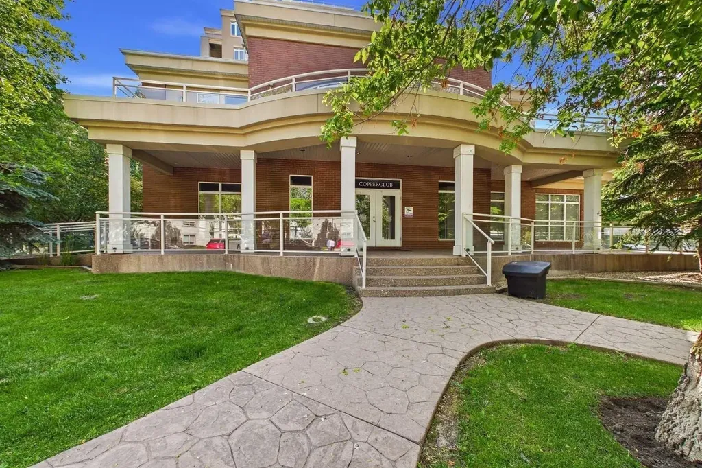 2 Hemlock Crescent SW Calgary AB T3C 2Z1