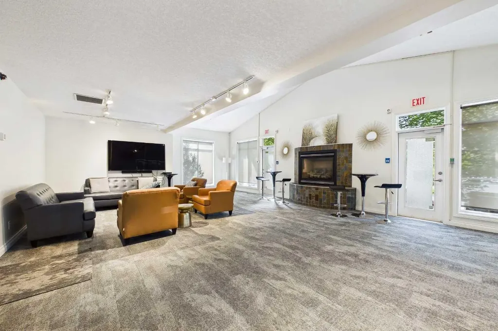 2 Hemlock Crescent SW Calgary AB T3C 2Z1