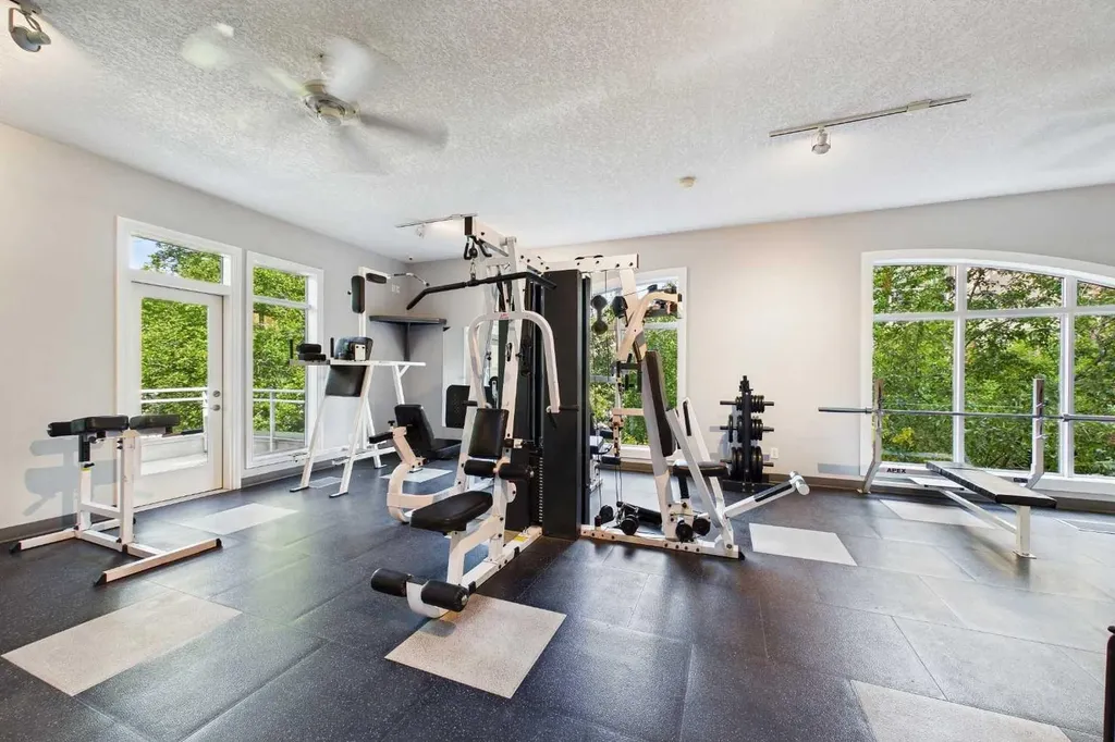 2 Hemlock Crescent SW Calgary AB T3C 2Z1