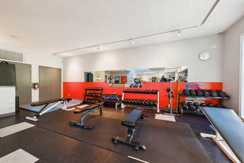 2 Hemlock Crescent SW Calgary AB T3C 2Z1