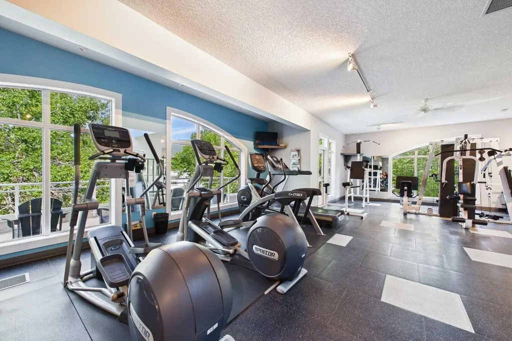 2 Hemlock Crescent SW Calgary AB T3C 2Z1