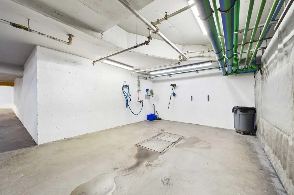 2 Hemlock Crescent SW Calgary AB T3C 2Z1