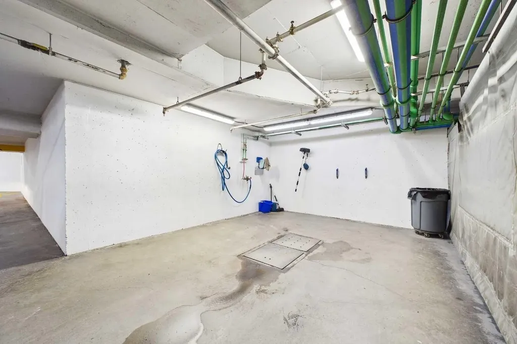 2 Hemlock Crescent SW Calgary AB T3C 2Z1