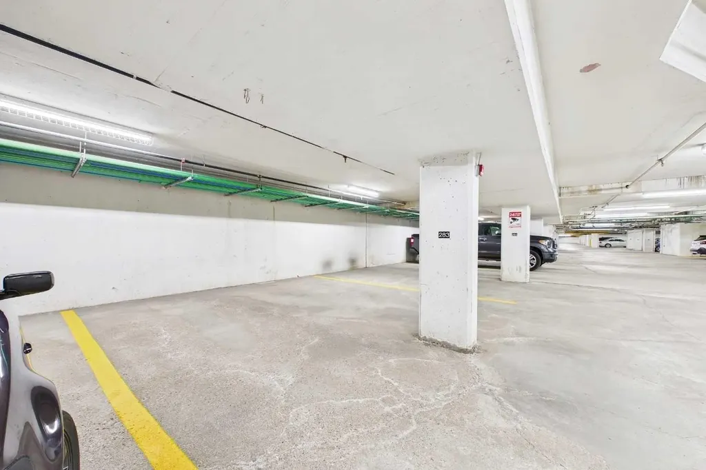 2 Hemlock Crescent SW Calgary AB T3C 2Z1