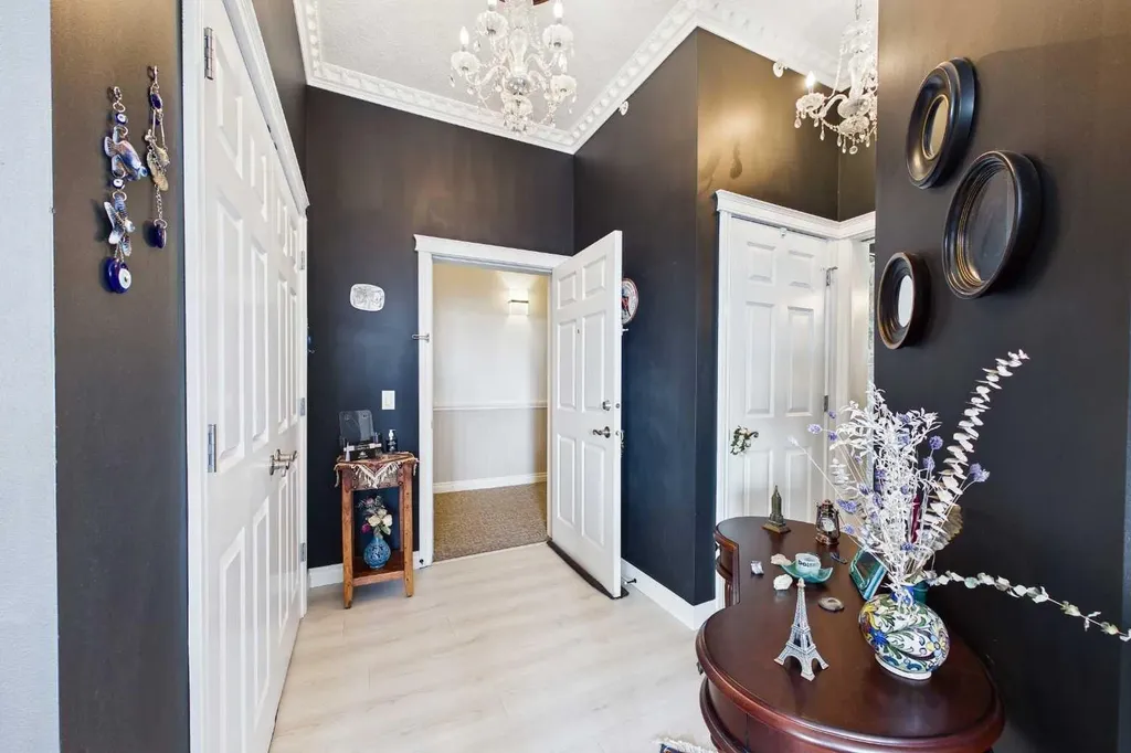 2 Hemlock Crescent SW Calgary AB T3C 2Z1