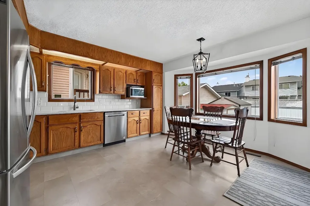 70 Pasadena Gardens NE Calgary AB T1Y 6M8
