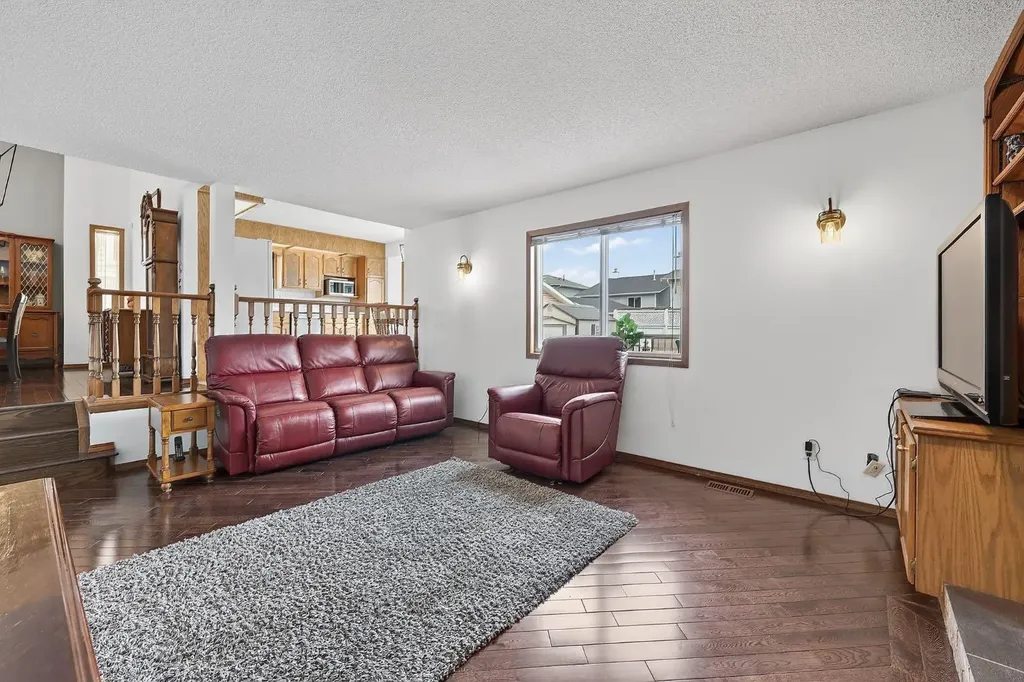 70 Pasadena Gardens NE Calgary AB T1Y 6M8