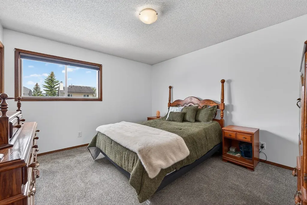 70 Pasadena Gardens NE Calgary AB T1Y 6M8