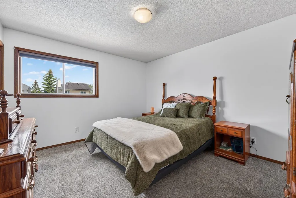 70 Pasadena Gardens NE Calgary AB T1Y 6M8