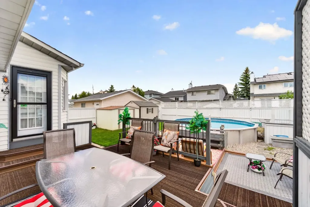 70 Pasadena Gardens NE Calgary AB T1Y 6M8