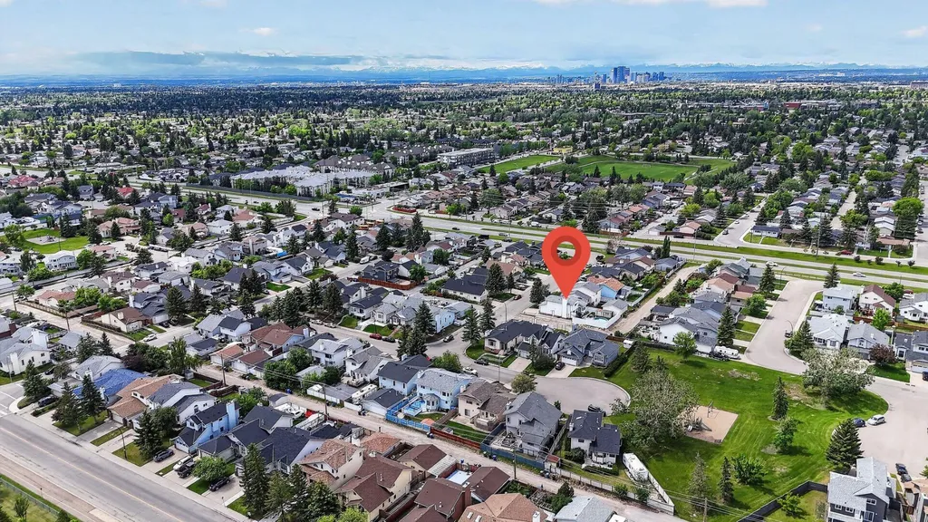 70 Pasadena Gardens NE Calgary AB T1Y 6M8