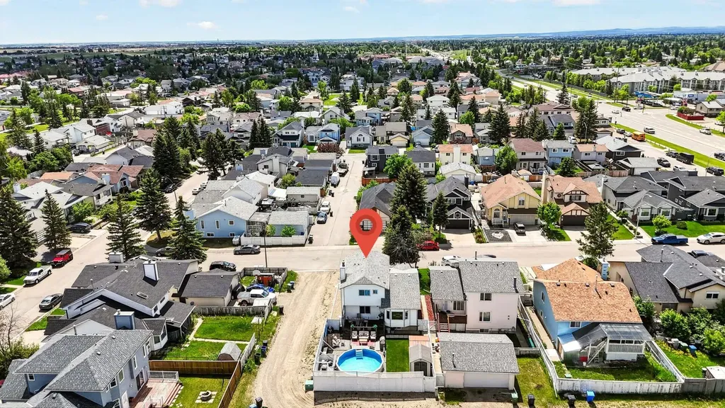 70 Pasadena Gardens NE Calgary AB T1Y 6M8
