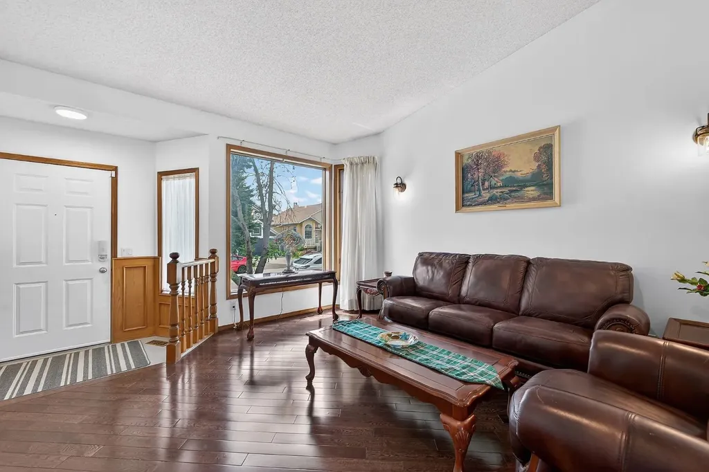 70 Pasadena Gardens NE Calgary AB T1Y 6M8