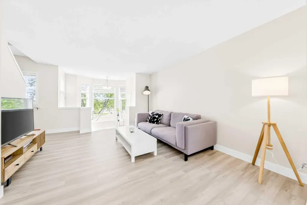 203 Mckenzie Towne Gate SE Calgary AB T2Z 4G2