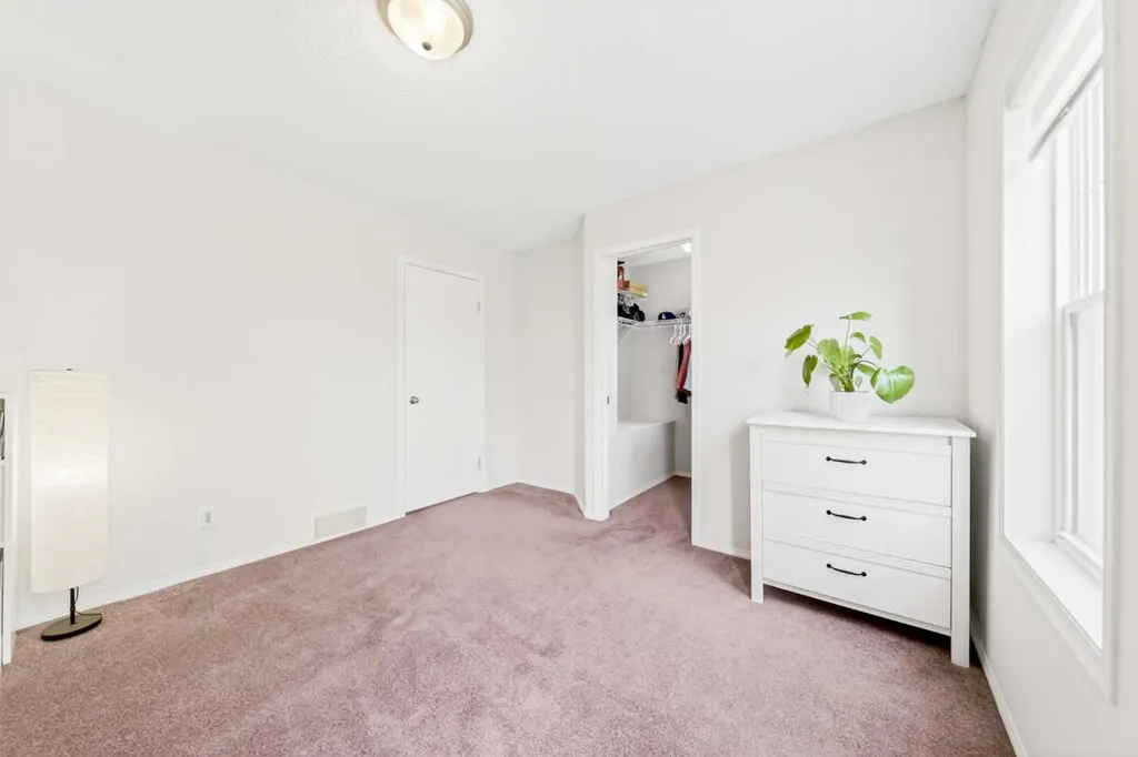 203 Mckenzie Towne Gate SE Calgary AB T2Z 4G2